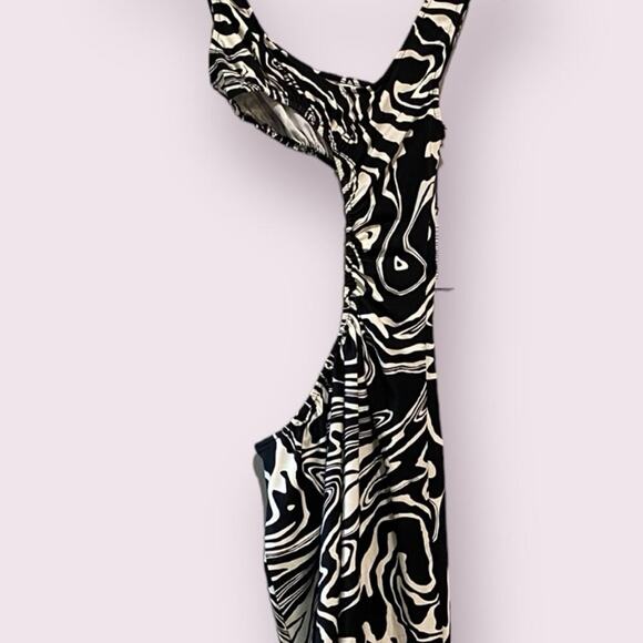 We Wore What Black & White Spiral Cut-out Dress - Picture 2 of 10